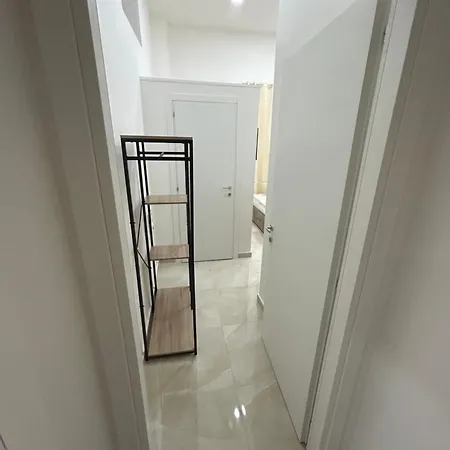 Luxury Carbonara 95 3* نابولي
